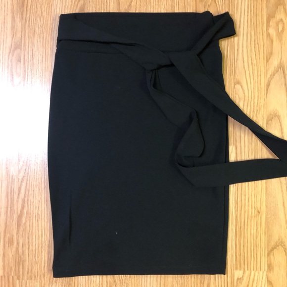 Tie up skirt - Picture 2 of 5